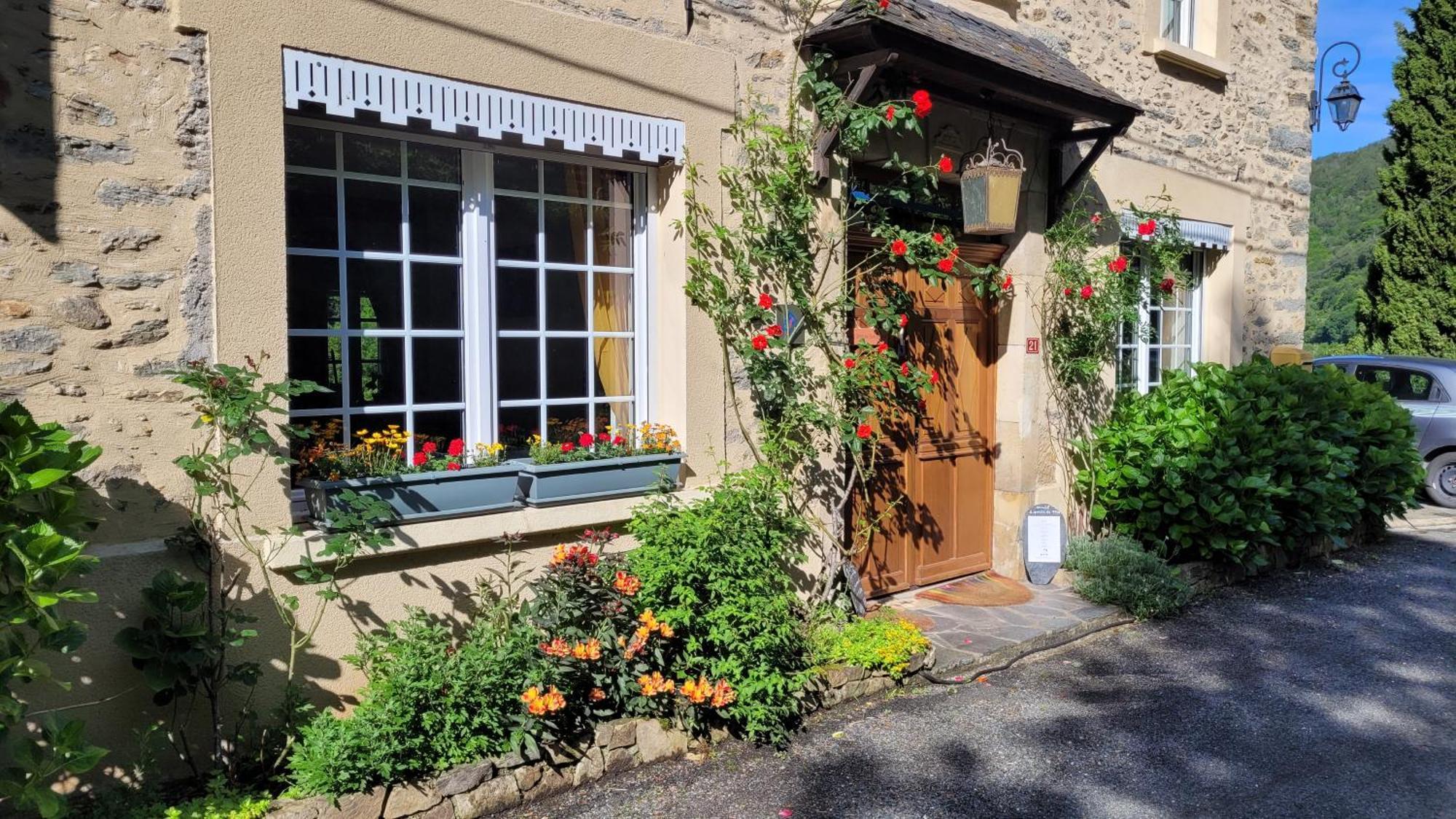 Bed and Breakfast Manoir des Pélies Conques Exterior foto